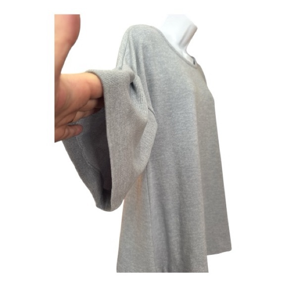 NALLY & MILLIE Gray Tunic Top Flutter Sleeves Size Small Flowy & Feminine - Picture 2 of 6